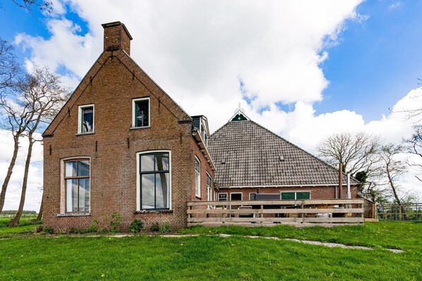 Außenseite Ferienhaus [Sommer]