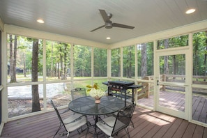 Inviting Screened in Porch with Blackstone Grill and Outdoor Seating