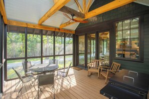 Inviting Screened in Porch with Blackstone Grill and Outdoor Seating