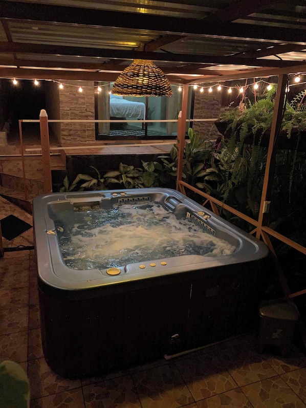 Indoor spa tub