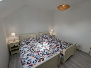 Chambre 1 avec deux lits simples