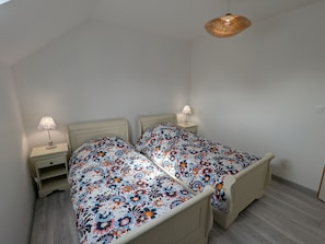 Chambre 1 avec deux lits simples
