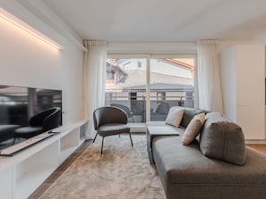 Interior Design, Flooring, Couch, Furniture, Wood, Floor, Ceiling, Living Room, Apartment, Room
