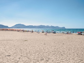 Sky, Blue, Body Of Water, Beach, Natural Environment, Horizon, Summer, Ecoregion, Coastal And Oceanic Landforms, Sand