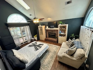 Living Room (fire place is aesthetic only-no fire)