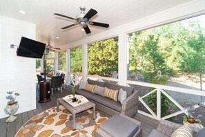 Screened in porch