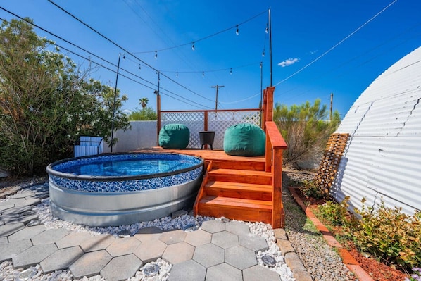 Bañera de hidromasaje al aire libre