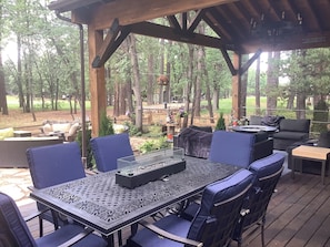 Outdoor dinning