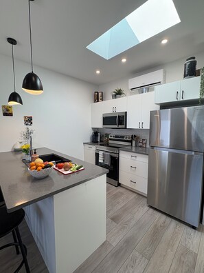The spacious quartz countertop offer plenty of room to prepare your meals.
