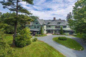 Aerial photo of the front of the home