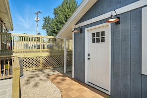 Private entrance with keypad access makes check-in a breeze—perfect for Valpo visitors or parents dropping in on college students.