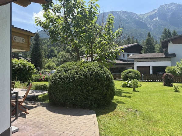 House, Shrub, Home, Garden, Mountain Range, Cottage, Hill Station, Lawn, Landscaping