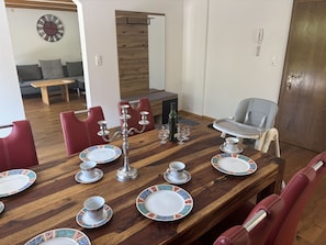 Furniture, Table, Wood, Interior Design, Dining Room, Kitchen & Dining Room Table, Chair, Tableware, Serveware, Flooring