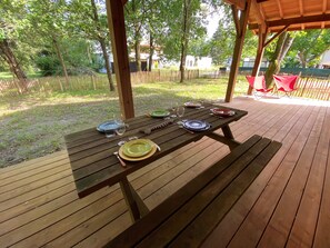 屋外ダイニングエリア