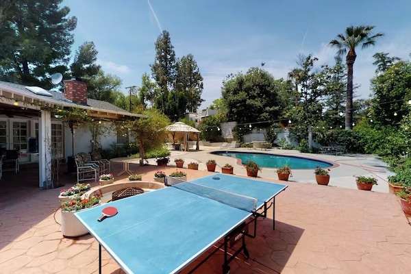 Gated Ranch Home With Private Pool, Patio, Wifi & Ac - Los Angeles, CA