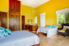 On site,Seating area,Area and facilities,Bed,Decorative detail,Photo of the whole room,Location,View(from property / room)