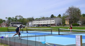 3min walk from 3 pickle ball courts! Paddles and balls provided!