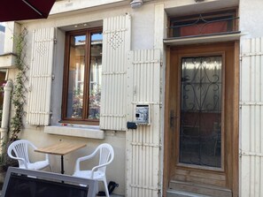 屋外ダイニングエリア