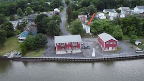 You as the guest have full access to all the waterfront. Plenty of room on our property to park horse trailers or watercraft