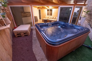 Bain à remous extérieur