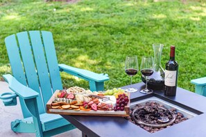 Unwind outdoors with your favorite wine and charcuterie by the cozy fire table. Enjoy 
comfortable seating in Adirondack chairs—perfect for relaxing evenings under the open sky.