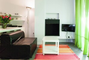 Sitting space & fireplace