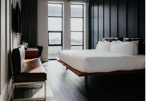 Unit with King bed. Exact unit will be assigned upon arrival. Views, colors, and decor may vary.