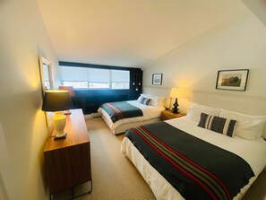 Bedroom 1-2 Queen Beds