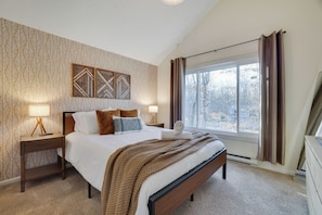 Bedroom 2: Queen bed and ample space