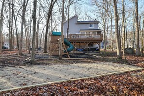 Outdoor playground, horseshoe pit, and hammocks for outdoor fun