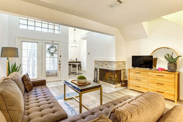 Houston Vacation Rental | 2BR | 2BA | 1,476 Sq Ft | Stairs Required