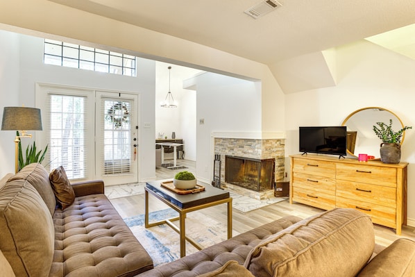 Houston Vacation Rental | 2BR | 2BA | 1,476 Sq Ft | Stairs Required