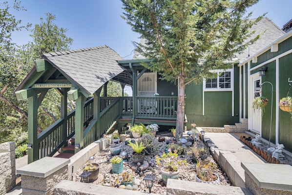 Newbury Park Vacation Rental | 2BR | 1BA | Steps Required | 884 Sq Ft