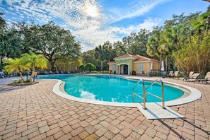 Compass Bay | Community Pool