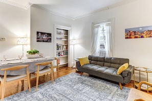 Living Room | 1st Floor | Full Futon | Smart TV | Free WiFi | Board Games