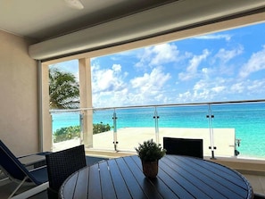 Step onto the terrace and enjoy al fresco meals at the large outdoor dining table, perfect for gathering with loved ones while soaking in the ocean breeze and spectacular views.
