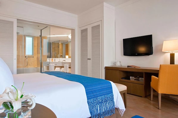 Unit with King size bed
