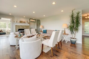 Living Room | Free WiFi | Central A/C & Heat | Main Level