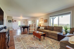 Game Room | Pool Table | Darts | Wet Bar | Lower Level