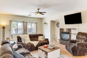 Living Room | Smart TV | Games | Books | 1st Floor