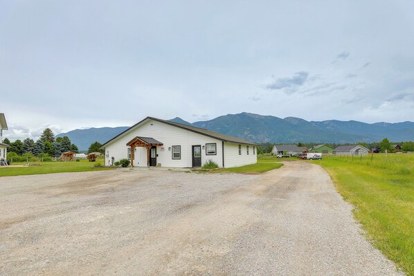 Columbia Falls Vacation Rental | 2BR | 1BA | 1,500 Sq Ft | 1 Step to Enter
