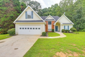 Exterior | Single-Story Home | Parking | Driveway (4 Vehicles)