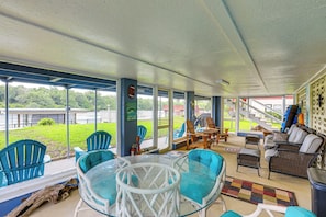 Screened Porch | Outdoor Dining | 2 Mi to Nature Coast State Trail