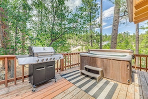 Deck | Gas Grill | Private Hot Tub | Single-Story Home w/ Basement