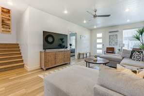 Living Room | Free WiFi | Central A/C & Heat | Smart TV | 1st Floor