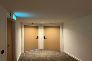 Entrance / Reception