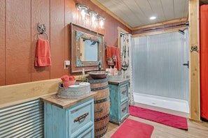 Garage full bath with shower