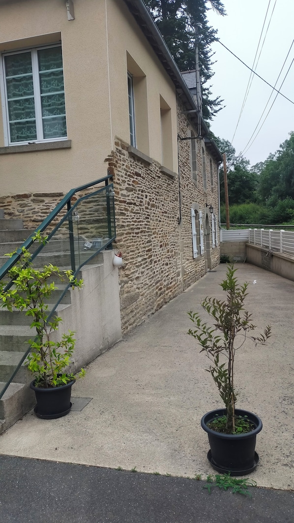 Enceinte de lâhĂ©bergement