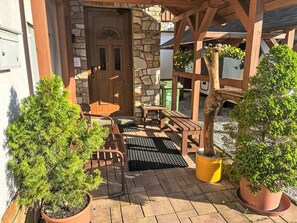Bois, Pot De Fleur, Meubles, Jardin, Porte, Plante D'Appartement, Tache De Bois, Chaise, Porche