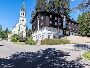 Arbre, Zone RĂ©sidentielle, Maison, Domicile, Ătablissements Humains, Biens, Chalet, Banlieue, MĂ©lĂšze, FenĂȘtre Ă Guillotine